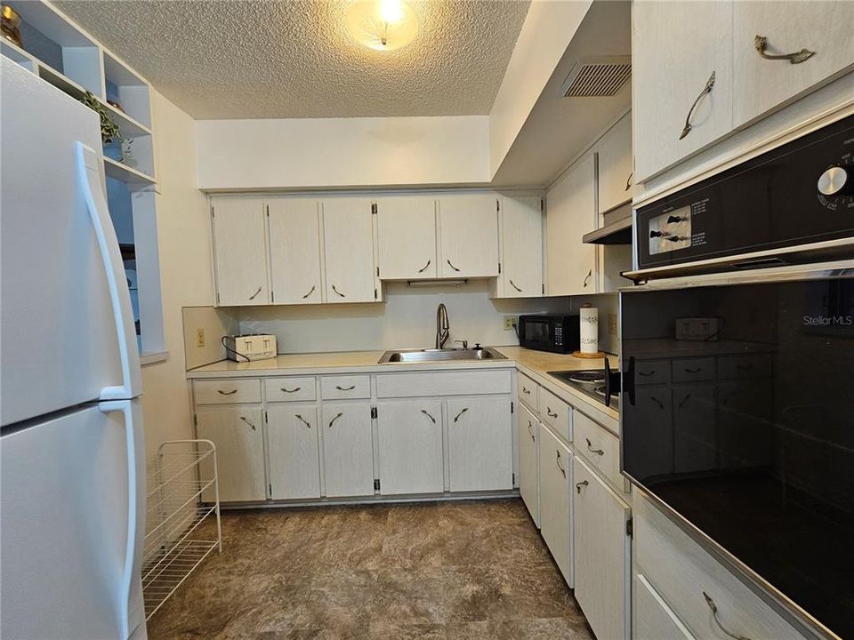 For Rent: $1,400 (1 beds, 1 baths, 825 Square Feet)