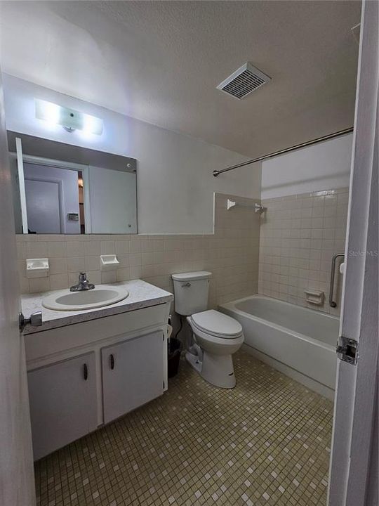 For Rent: $1,400 (1 beds, 1 baths, 825 Square Feet)