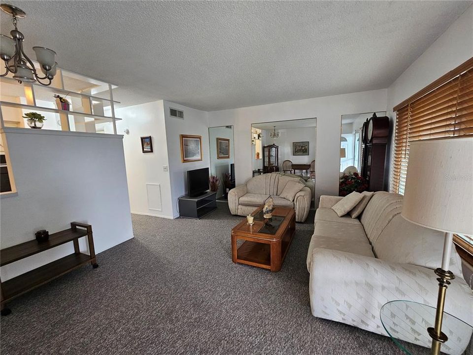 For Rent: $1,400 (1 beds, 1 baths, 825 Square Feet)