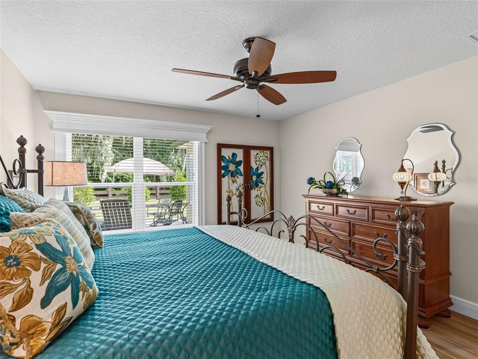 Active With Contract: $389,900 (3 beds, 2 baths, 1931 Square Feet)
