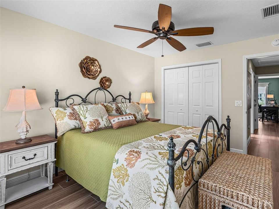 Active With Contract: $389,900 (3 beds, 2 baths, 1931 Square Feet)