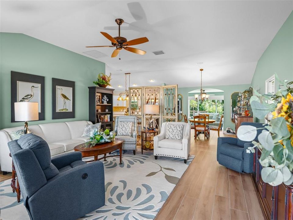 Active With Contract: $389,900 (3 beds, 2 baths, 1931 Square Feet)