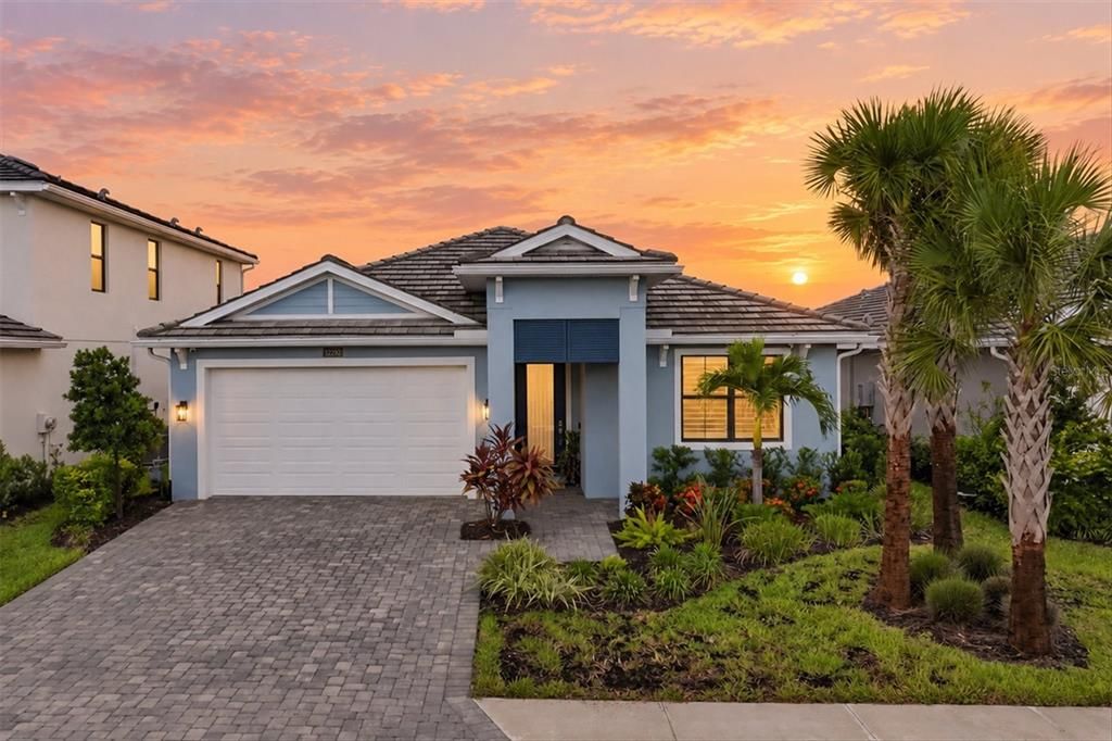 Active With Contract: $775,000 (3 beds, 2 baths, 2231 Square Feet)