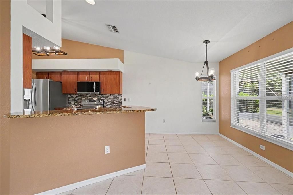 For Rent: $1,950 (3 beds, 2 baths, 1686 Square Feet)