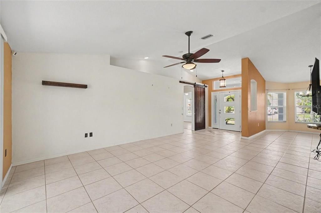 For Rent: $1,950 (3 beds, 2 baths, 1686 Square Feet)