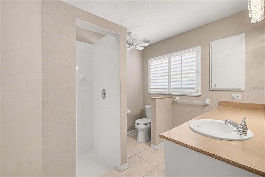 For Rent: $1,950 (3 beds, 2 baths, 1686 Square Feet)