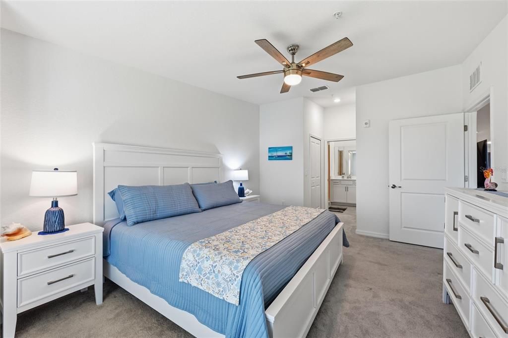 For Rent: $3,500 (2 beds, 2 baths, 1355 Square Feet)