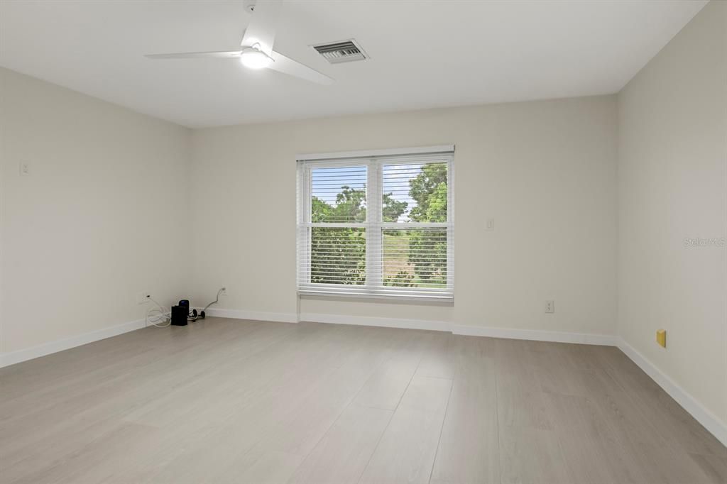 En Venta: $274,900 (2 camas, 2 baños, 1642 Pies cuadrados)