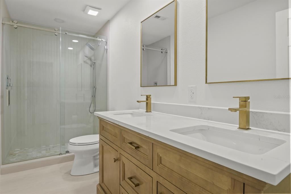 En Venta: $274,900 (2 camas, 2 baños, 1642 Pies cuadrados)