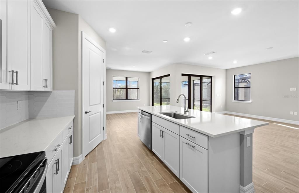 En Venta: $386,990 (4 camas, 2 baños, 2056 Pies cuadrados)