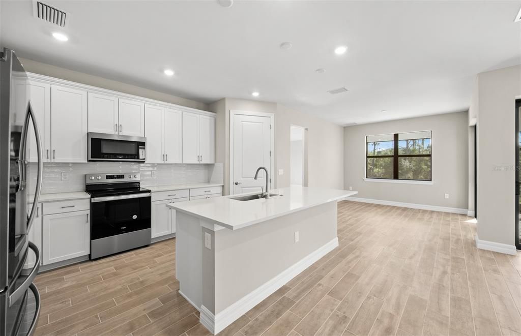 En Venta: $386,990 (4 camas, 2 baños, 2056 Pies cuadrados)