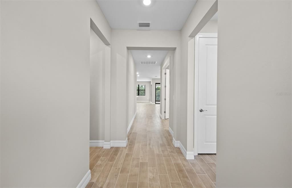 En Venta: $386,990 (4 camas, 2 baños, 2056 Pies cuadrados)