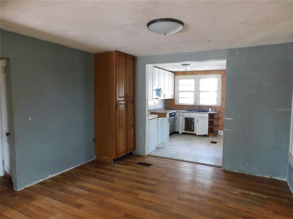 На продажу: $244,900 (5 спален, 4 ванн, 2988 Квадратных фут)