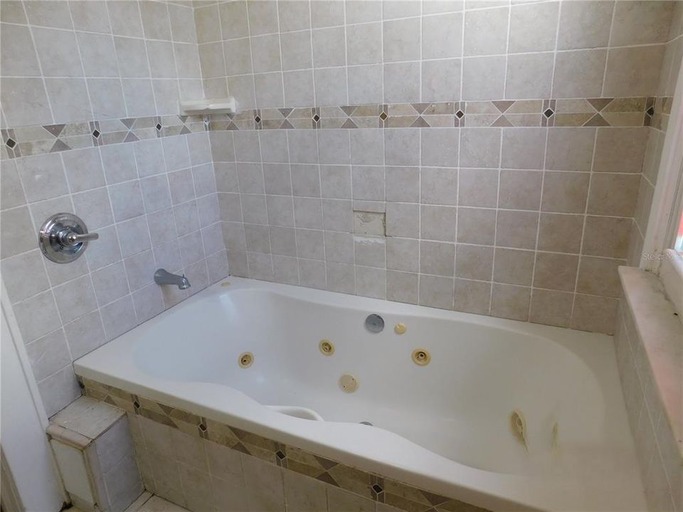 На продажу: $244,900 (5 спален, 4 ванн, 2988 Квадратных фут)