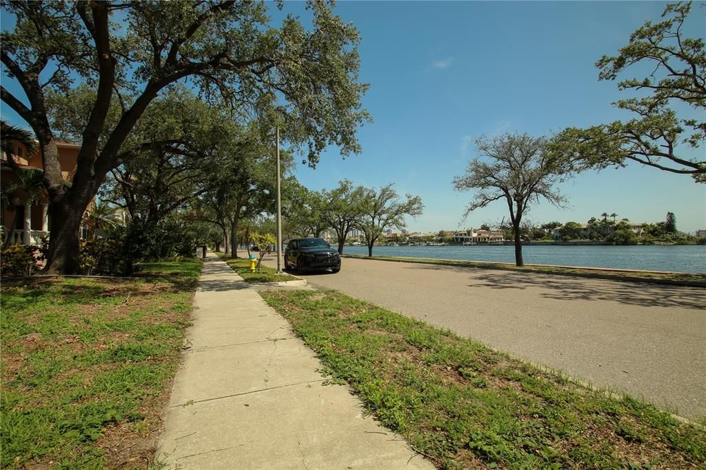 For Sale: $1,350,000 (0.17 acres)