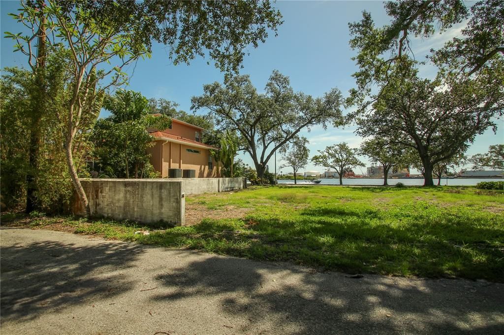 For Sale: $1,350,000 (0.17 acres)