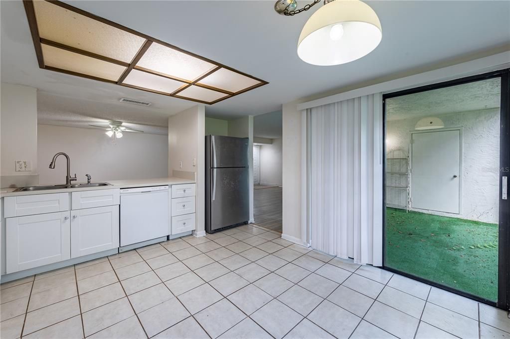На продажу: $145,000 (2 спален, 2 ванн, 1191 Квадратных фут)