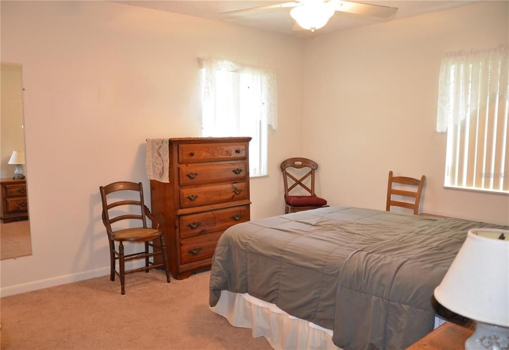 For Sale: $164,000 (2 beds, 2 baths, 893 Square Feet)
