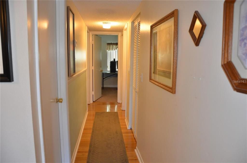 For Sale: $164,000 (2 beds, 2 baths, 893 Square Feet)