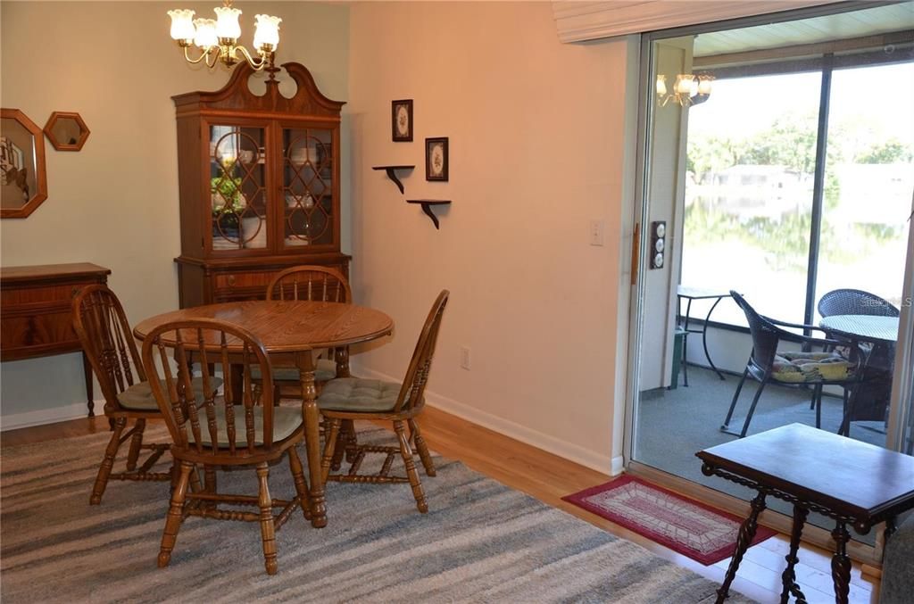 For Sale: $164,000 (2 beds, 2 baths, 893 Square Feet)