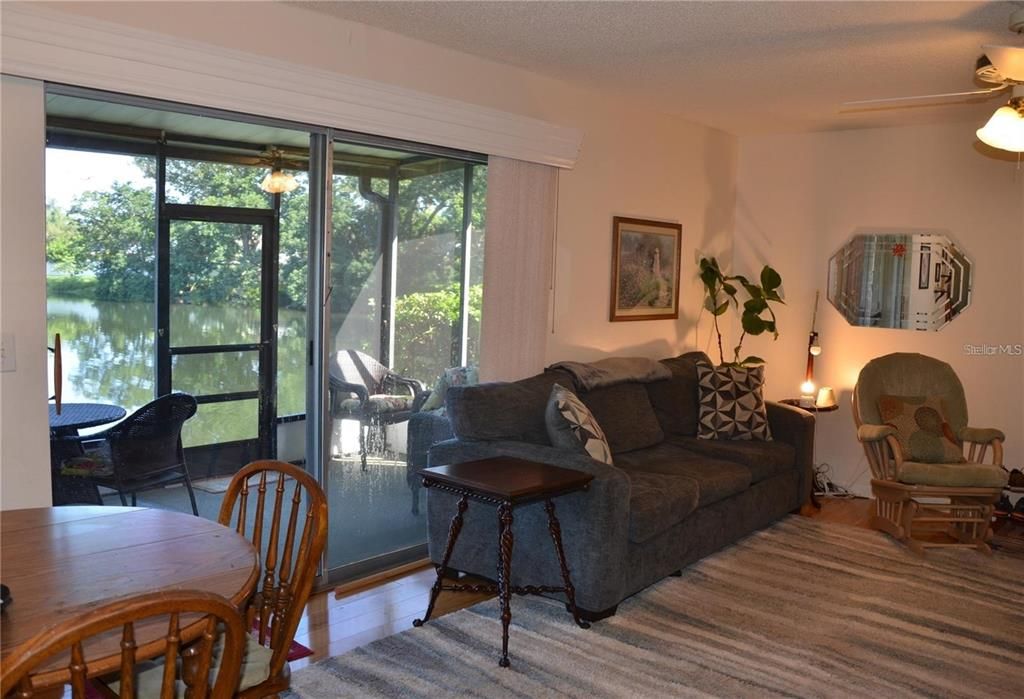 For Sale: $164,000 (2 beds, 2 baths, 893 Square Feet)