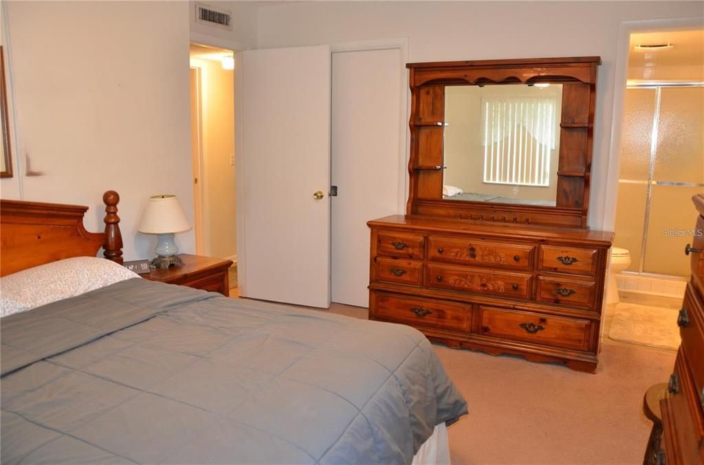 For Sale: $164,000 (2 beds, 2 baths, 893 Square Feet)