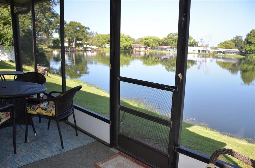 For Sale: $164,000 (2 beds, 2 baths, 893 Square Feet)