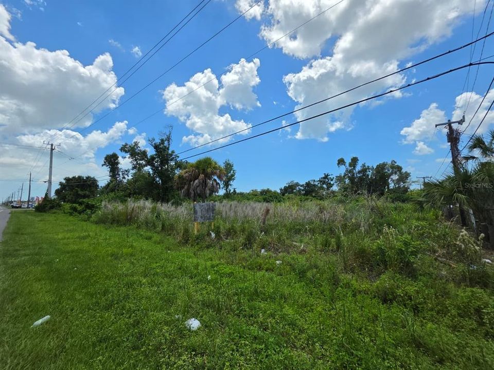 На продажу: $240,000 (0.99 acres)