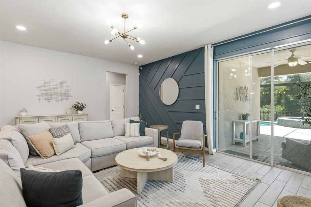 En Venta: $669,000 (5 camas, 3 baños, 2269 Pies cuadrados)
