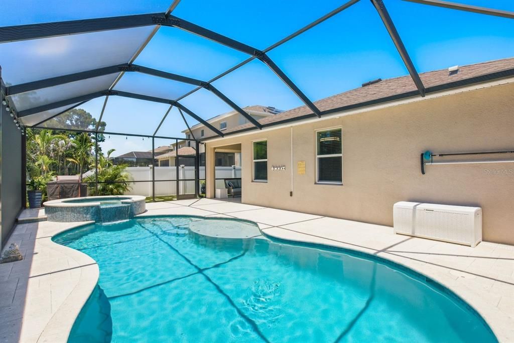 En Venta: $669,000 (5 camas, 3 baños, 2269 Pies cuadrados)