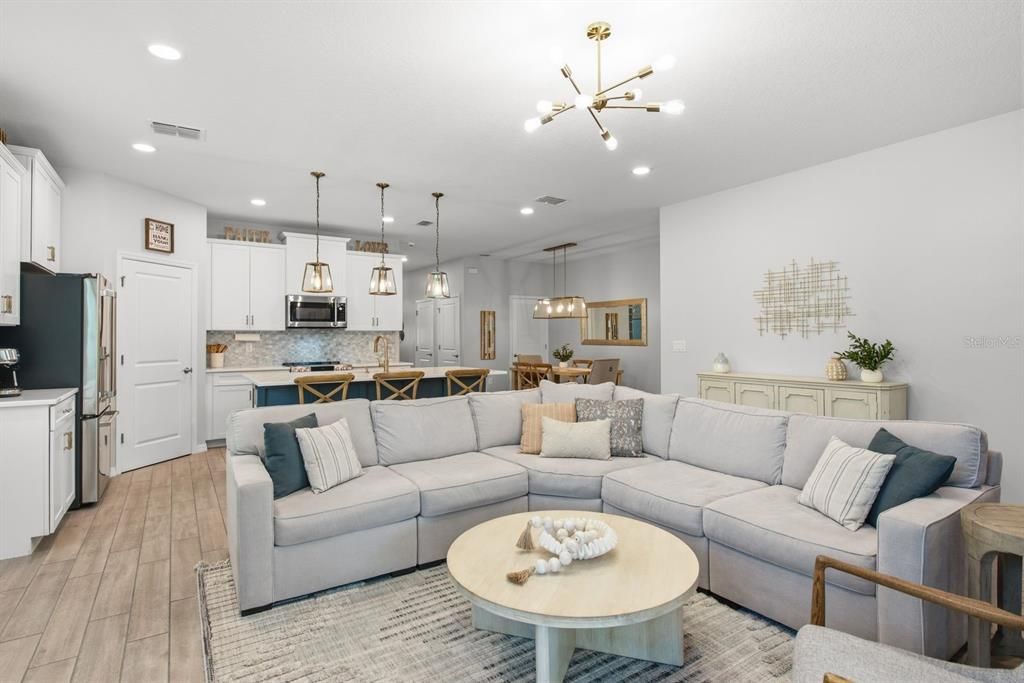 En Venta: $669,000 (5 camas, 3 baños, 2269 Pies cuadrados)
