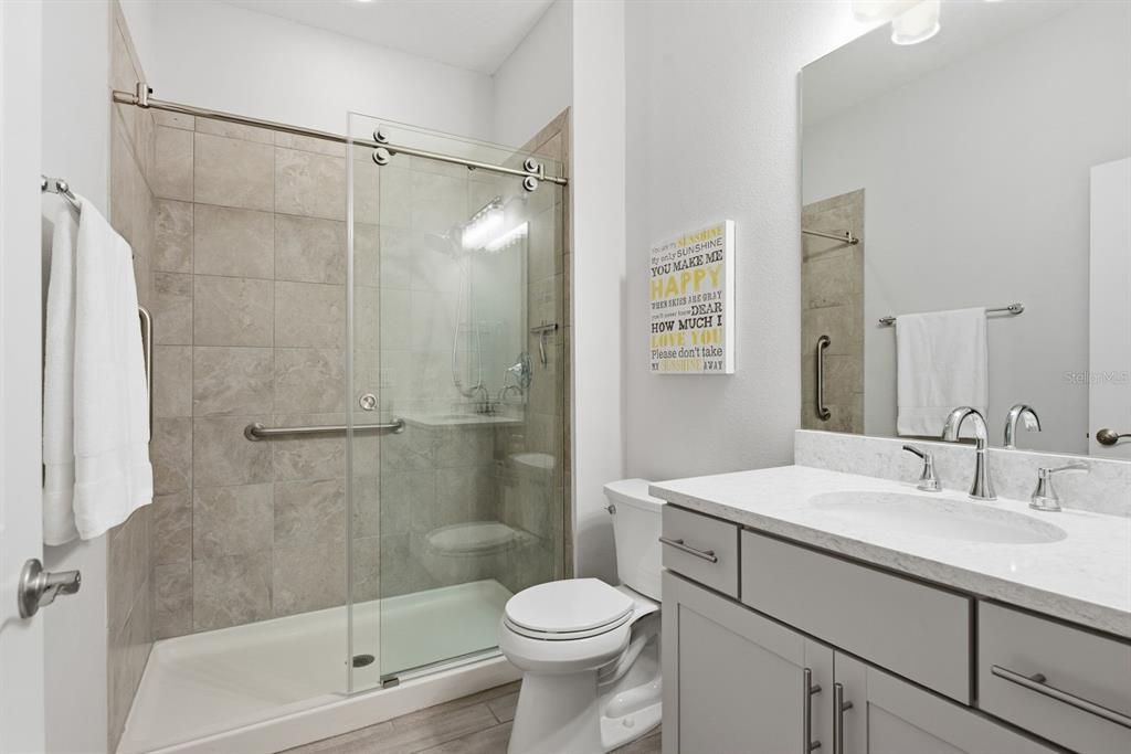En Venta: $669,000 (5 camas, 3 baños, 2269 Pies cuadrados)