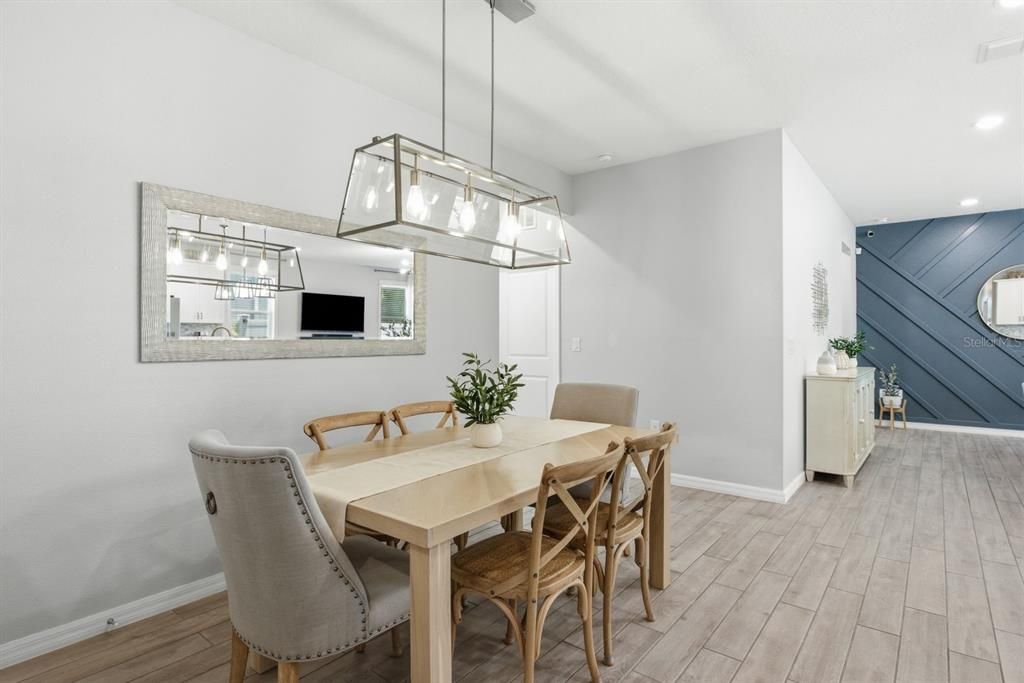 En Venta: $669,000 (5 camas, 3 baños, 2269 Pies cuadrados)