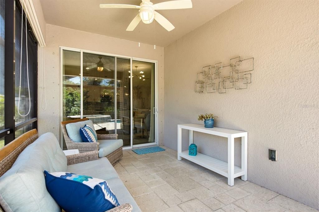 En Venta: $669,000 (5 camas, 3 baños, 2269 Pies cuadrados)
