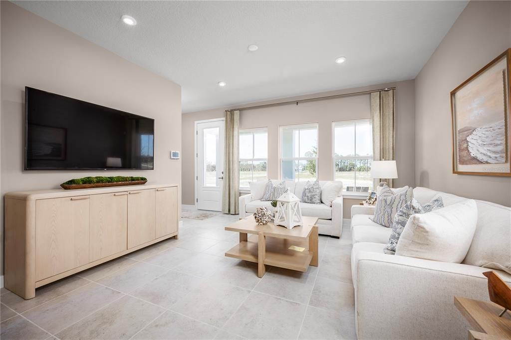 Active With Contract: $326,213 (3 beds, 2 baths, 1687 Square Feet)