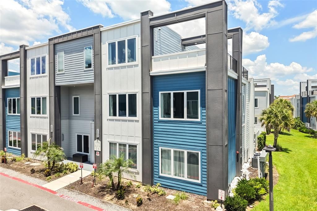 На продажу: $425,000 (5 спален, 4 ванн, 2703 Квадратных фут)