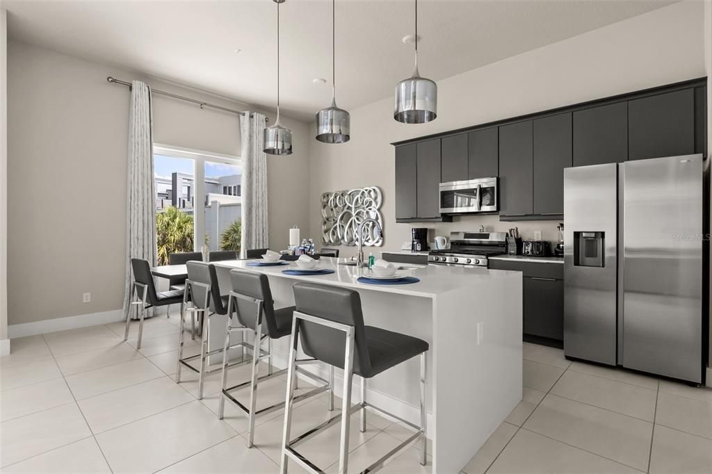 На продажу: $425,000 (5 спален, 4 ванн, 2703 Квадратных фут)