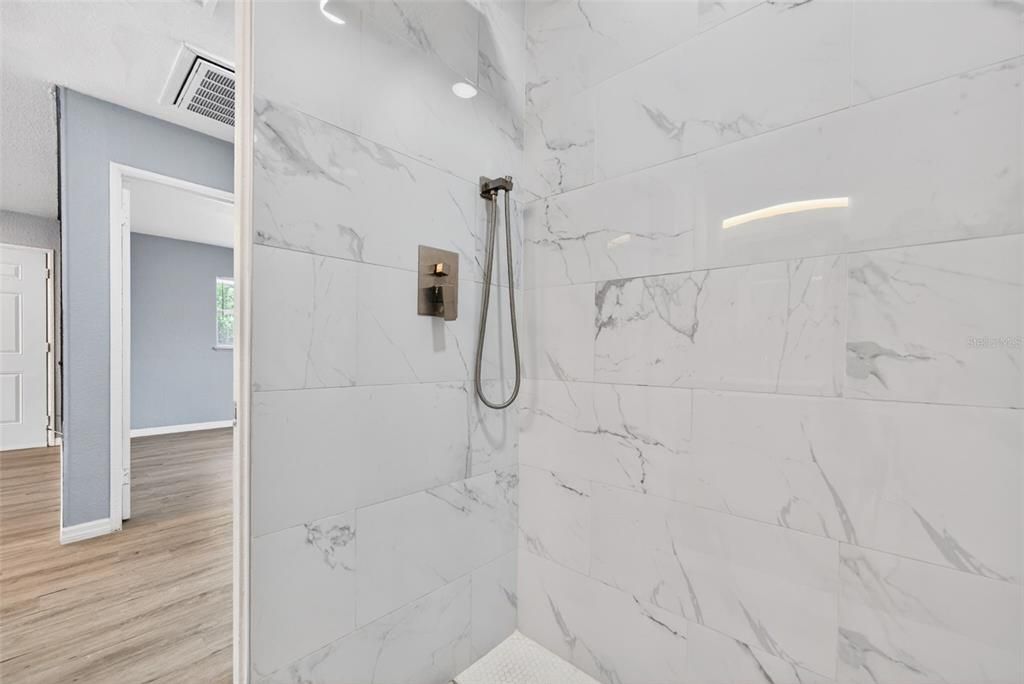 В аренду: $2,200 (3 спален, 1 ванн, 832 Квадратных фут)