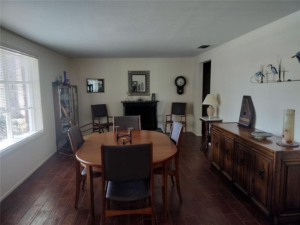 En Venta: $339,900 (3 camas, 2 baños, 1430 Pies cuadrados)