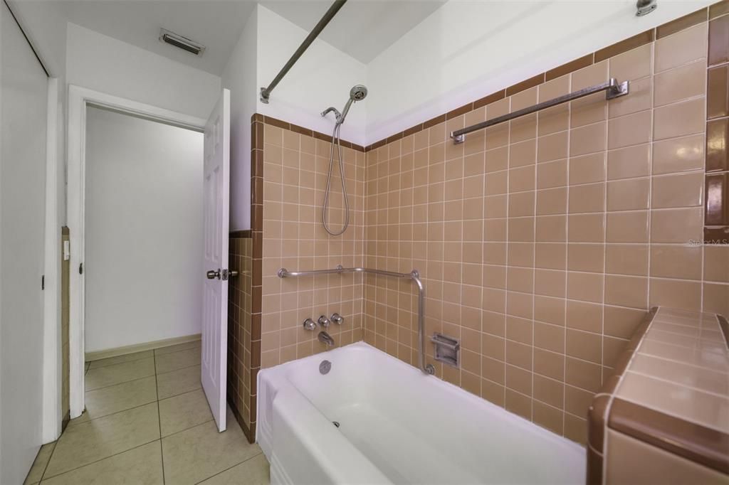 На продажу: $389,000 (3 спален, 2 ванн, 1374 Квадратных фут)