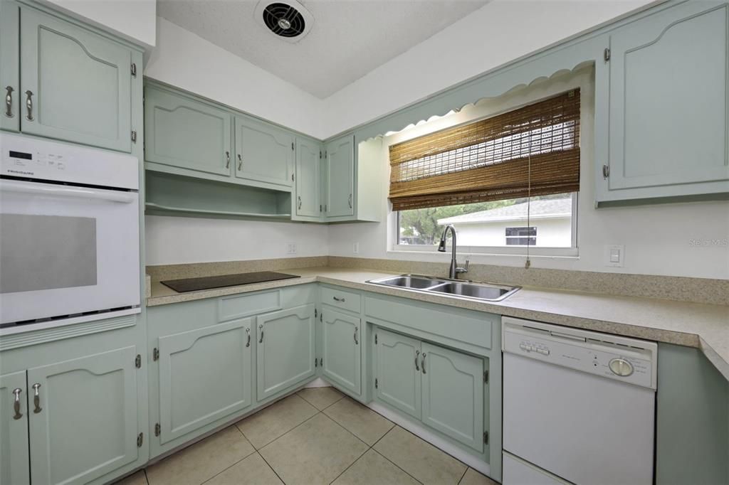 На продажу: $389,000 (3 спален, 2 ванн, 1374 Квадратных фут)