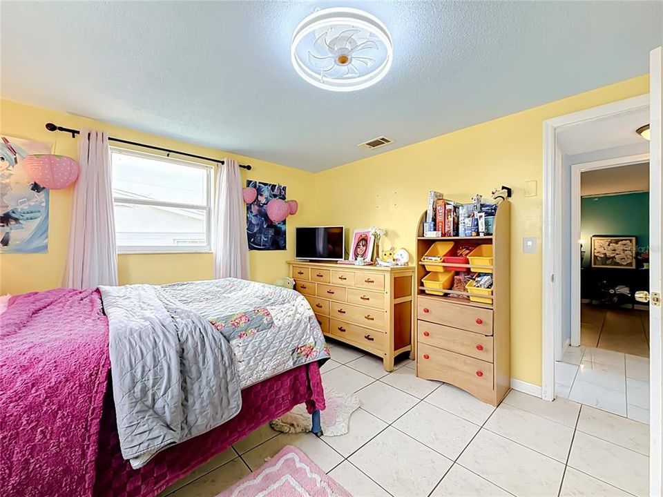 : $275,000 (3 camas, 2 baños, 1336 Pies cuadrados)