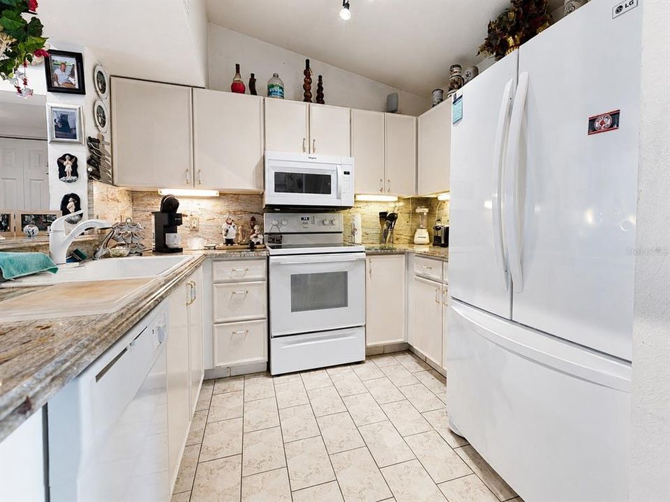 На продажу: $319,000 (3 спален, 2 ванн, 1330 Квадратных фут)