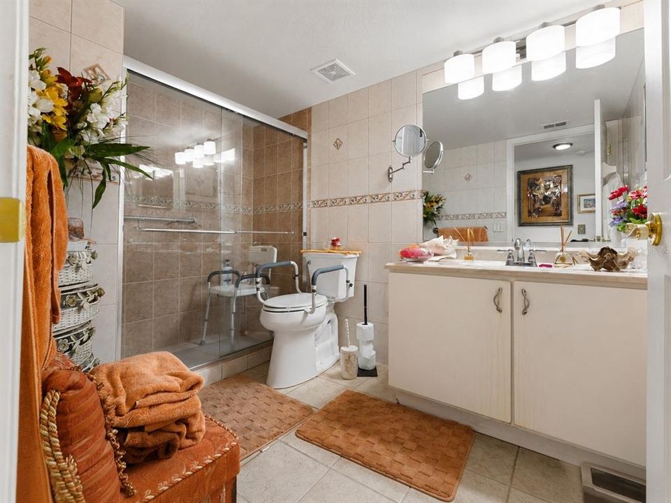 На продажу: $319,000 (3 спален, 2 ванн, 1330 Квадратных фут)