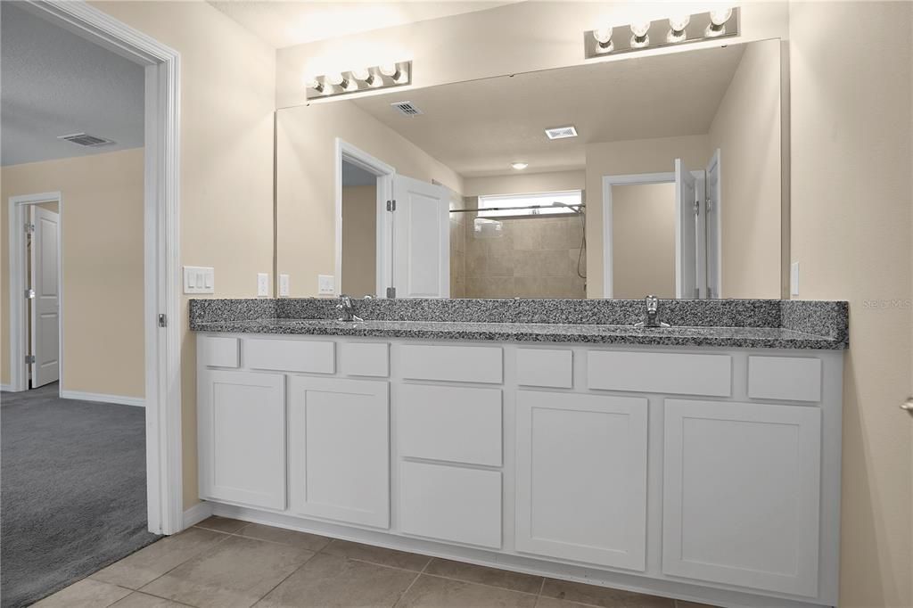 For Rent: $2,195 (4 beds, 2 baths, 2416 Square Feet)