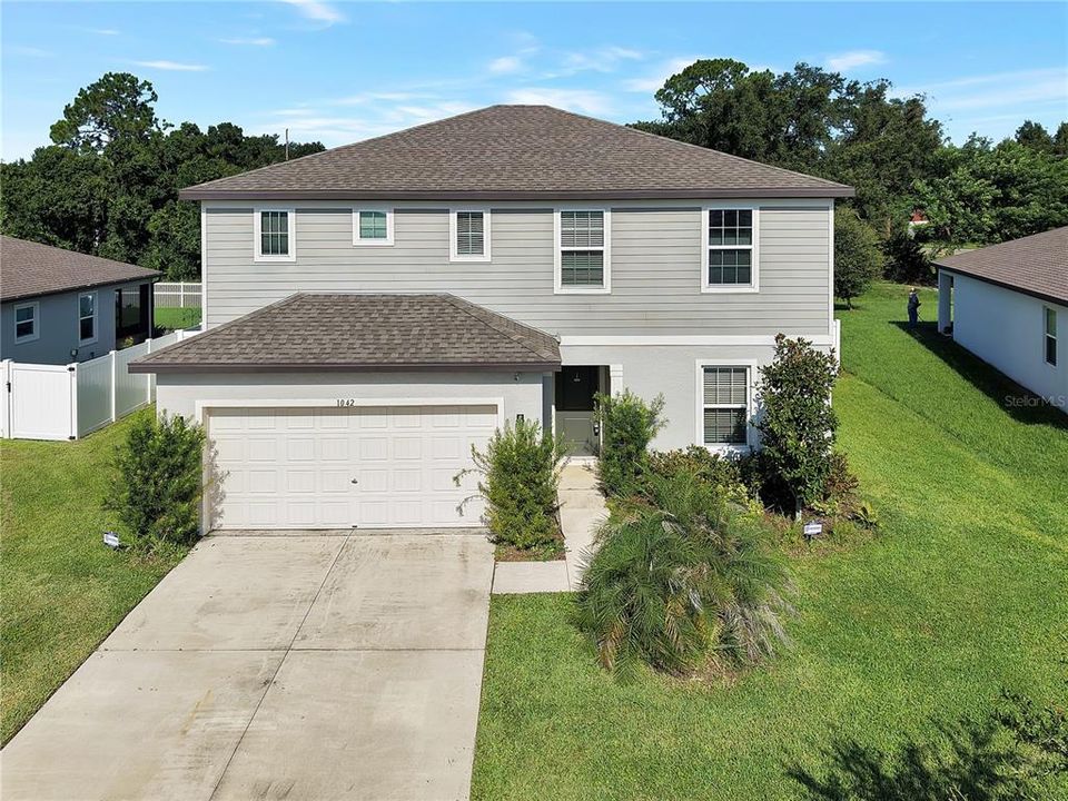 For Rent: $2,195 (4 beds, 2 baths, 2416 Square Feet)