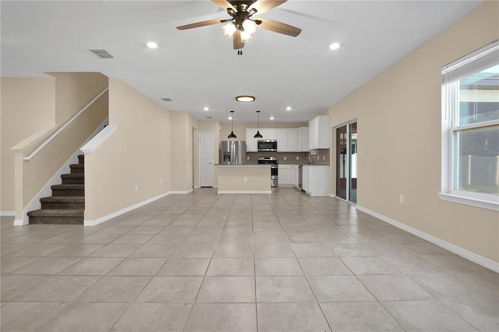 For Rent: $2,195 (4 beds, 2 baths, 2416 Square Feet)