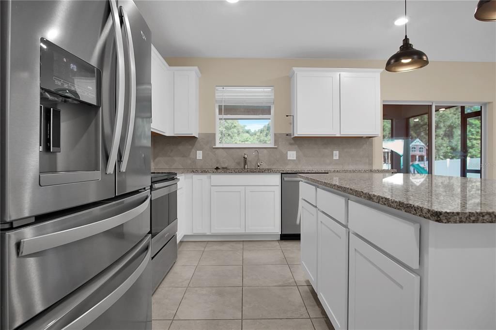 For Rent: $2,195 (4 beds, 2 baths, 2416 Square Feet)
