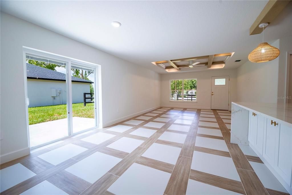 En Venta: $369,900 (3 camas, 2 baños, 1484 Pies cuadrados)