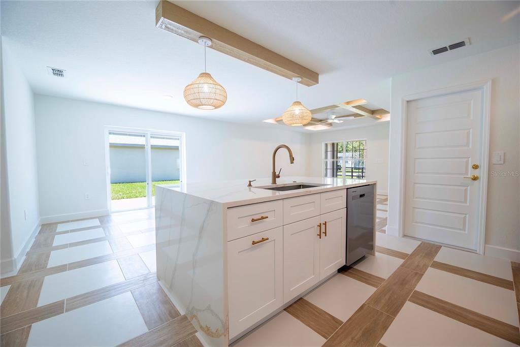 En Venta: $369,900 (3 camas, 2 baños, 1484 Pies cuadrados)